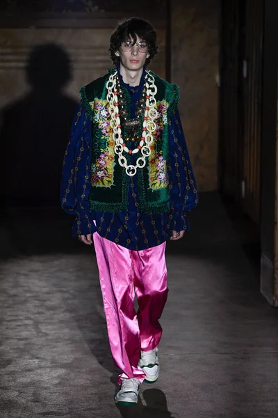Look 69